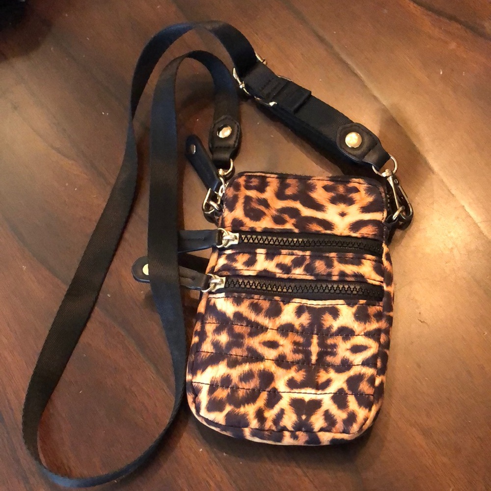 Sondra Roberts Leopard zippered crossbody adjustable wide strap soft small bag